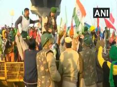 
      
      Farmers break police barricade at Tikri border, tractor rally...
      
      
