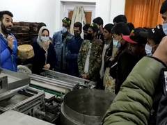 
      
      J-K: Pulwama administration organises beekeeping workshop for...
      
      