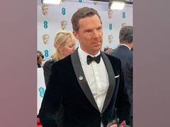 
      
      Benedict Cumberbatch wears badge supporting Ukraine at BAFTA 2022
      
      