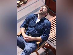 
      
       Ben Affleck falls asleep on cruise during Paris honeymoon
      
      
