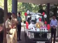 
      
       Nashik Police give unique farewell to sniffer dog on retirement
      
      