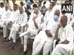 
      
      Cong leaders gather at party headquarters to express solidarity
      
      