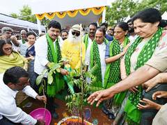 
      
      Sadhguru says green cover in Telangana sets example for country
      
      