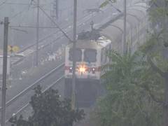 
    MP: Bhopal wakes up to dense fog, low visibility
    