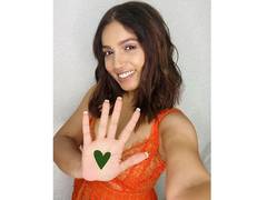 
      
      Bhumi Pednekar wishes Bollywood green Diwali with saplings
      
      