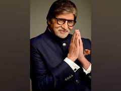 
      
      On 79th birthday, Amitabh Bachchan greets fans outside Jalsa
      
      