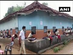 
      
      Teachers in Jharkhand's Dumka turn village into classroom
      
      