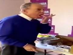 
    Donald Trump roasts Michael Bloomberg on Twitter for his unsanitary eating habits
    