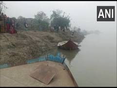 
      
      1 dead as boat capsizes in Bihar's West Champaran boat 
      
      