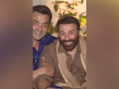 
      
      Bobby Deol showers love on 'bhaiya' Sunny Deol
      
      