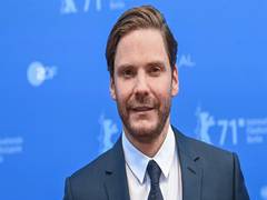 
      
      Daniel Bruhl joins cast of Lone Scherfig's 'The Movie Teller'
      
      