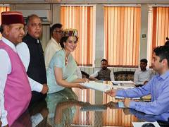 
      
      Kangana Ranaut files her nomination from Mandi
      
      