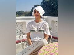 
      
      Shilpa Shetty gives sneak peek into her 'Sunday sunbathing...
      
      