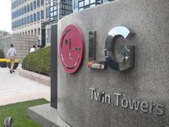 
      
      S Korea: LG has to pay "1.4 trillion won instead of 2.3...
      
      