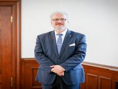 
    Latvian president tests positive for Covid-19
    