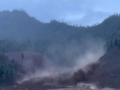 
      
      8 killed in east China landslides
      
      