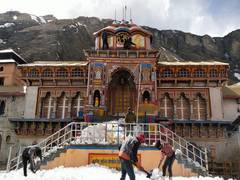 
      
      Uttarakhand: Kedarnath Yatra halted due to landslides, heavy rains
      
      