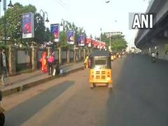 
      
      COVID-19: Chennai roads deserted amid complete lockdown 
      
      