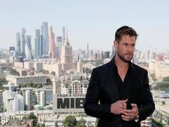 
      
      Here's how Chris Hemsworth transformed into fat Thor for...
      
      