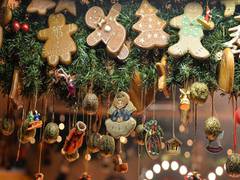 
    Omicron leads to low-key Christmas celebrations around the world
    