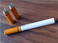 
      
      Intake of e-cigarettes with smoking cessation helps to quit faster
      
      