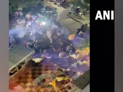 
      
      Andhra: Clash breaks out between YSRCP, TDP workers in Guntur...
      
      
