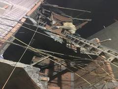
      
      Delhi: Under-construction building collapses in Trilokpuri, 8...
      
      