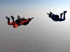 
      
      South-Western Army Commander Lt Gen Kler carries out para jump
      
      