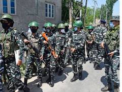 
      
      CRPF seizes huge cache of Maoist arms, ammunition from Bihar 
      
      