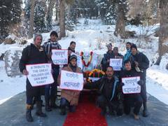 
      
      Condolence ceremony organised at J-K's Gulmarg in memory of...
      
      