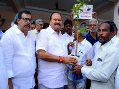 
      
      Andhra Pradesh: Farmers seek state BJP chief's support to...
      
      