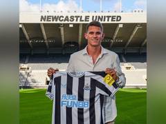 
      
      Premier League: Newcastle United agree Sven Botman deal
      
      