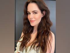 
      
      Emily Hampshire of 'Schitt's Creek' to release debut graphic novel
      
      