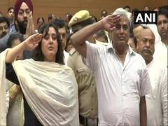 
      
      Sushma's husband, daughter salute BJP stalwart before final...
      
      