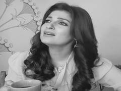 
      
      Twinkle Khanna sings 'mera dil bhi kitna pagal hai' sharing...
      
      