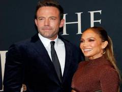 
      
      Jennifer Lopez with kids flies to LA to celebrate...
      
      