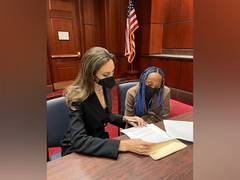 
      
      Angelina Jolie urges US Senate to pass Violence Against Women Act
      
      