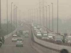 
    Thick smog continues to affect visibility in Delhi; AQI remains in 'severe'
    