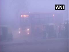 
      
      Thin layer of fog envelopes Delhi, visibility affected
      
      
