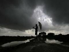 
      
      Rain brings respite from humidity in Delhi-NCR 
      
      