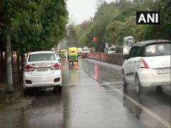 
      
      Heavy rains affect flights in Delhi 
      
      