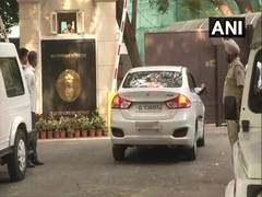 
      
      Delhi Police Commissioner Patnaik meets LG Anil Baijal
      
      