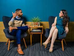 
    Study suggests making, breaking eye contact makes conversation more engaging
    