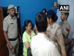 
      
      Woman detained for throwing slipper at Sidhu
      
      