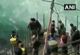 
      
      Uttarakhand HC Chief Justice slips while offering prayers in...
      
      