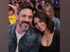 
      
      Jenna Dewan expecting first child with boyfriend Steve Kazee
      
      