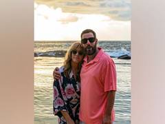 
      
      Jennifer Aniston poses with Adam Sandler, gives sneak peek of...
      
      