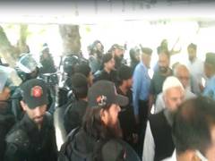
      
      Security tightened outside Pak SC, verdict to be delivered today
      
      