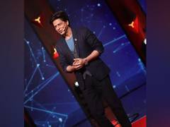 
      
      Shah Rukh Khan bids adieu to Bappa
      
      