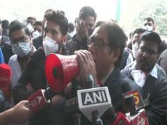 
      
      Safdarjung hospital doctors boycott emergency, OPD over delay...
      
      